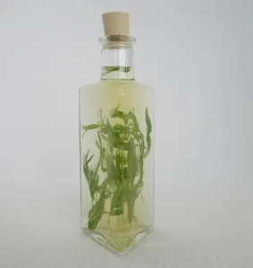Bavarian Champagne-Taragon-Vinegar with 3% garden fresh Tarragon 100ml (3.4.oz)